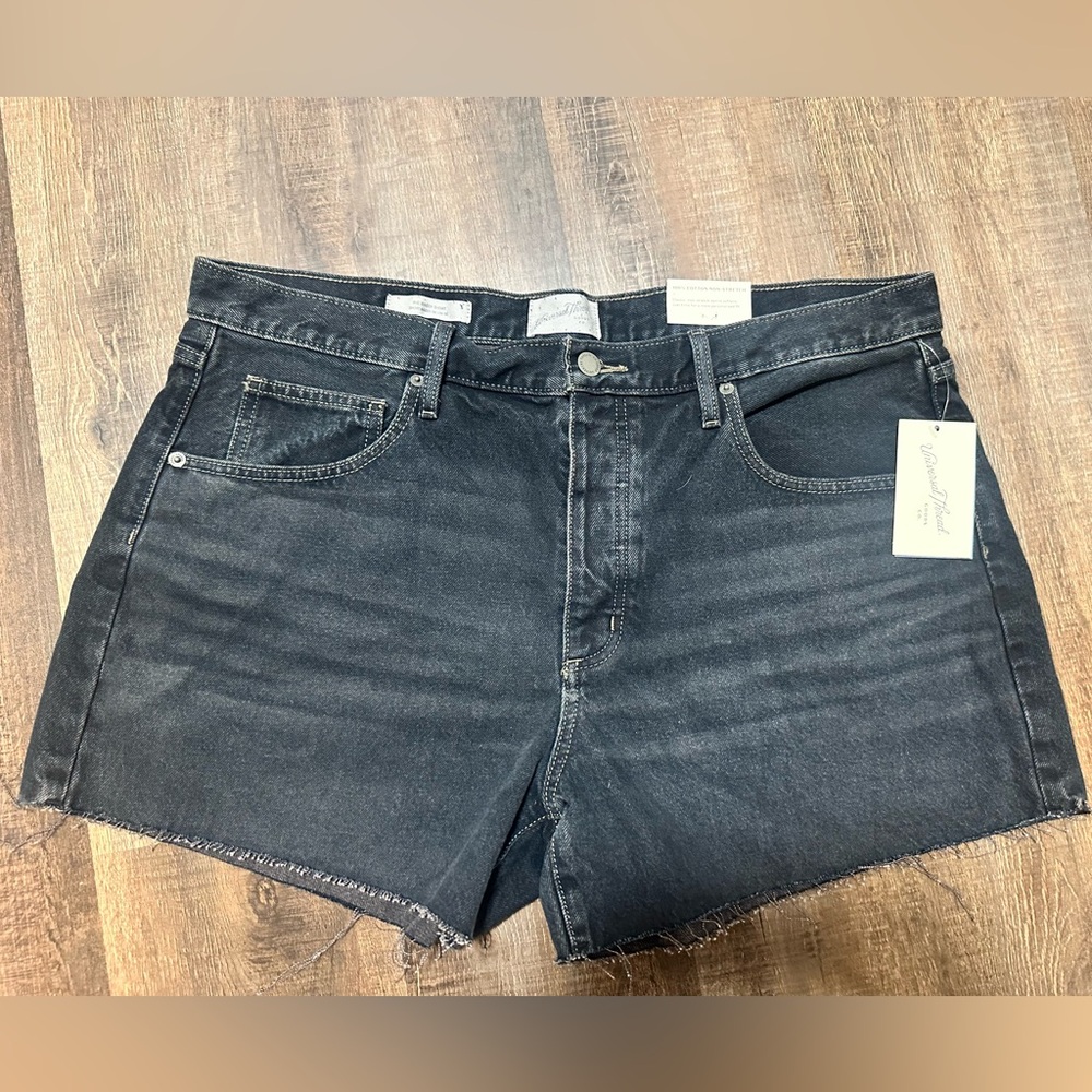 Universal Thread NWT Mid-Rise 90s Baggy Shorts Size 14 4" Inseam‎